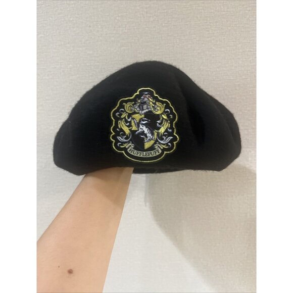 Universal Studios Accessories - Harry Potter Hufflepuff Beret Black One Size New Condition Universal Studios